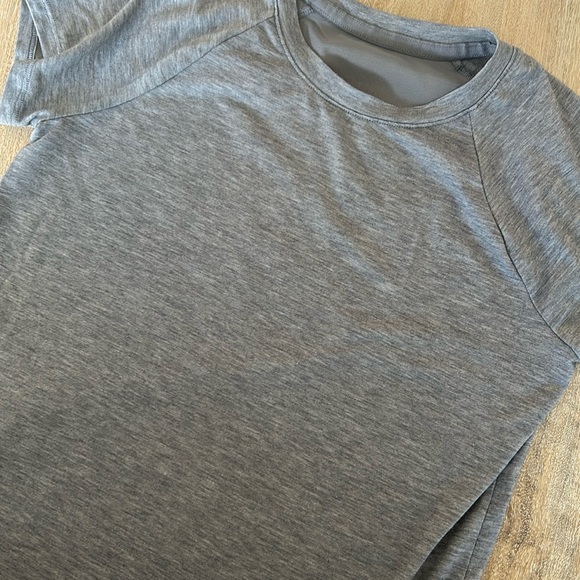 Athleta Girl - Light grey workout tshirt - Picture 1 of 4